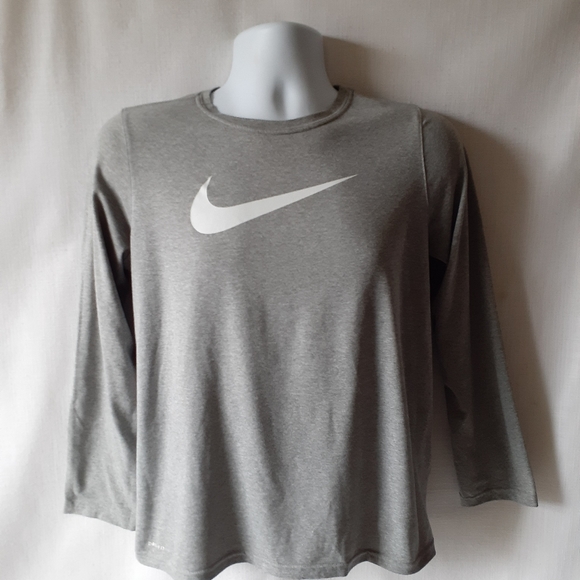 nike long sleeve activewear